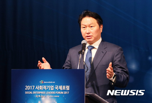 최태원 SK 회장 "10년 내 사회적기업 경제규모 GDP 3%대로 키우자" 