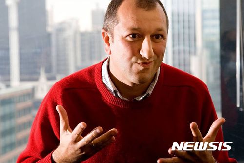 【서울=뉴시스】 월가의 대표적인 비관론자 중 하나인 앨버트 에드워즈 소시에테제네랄(SG) 전략가는 금융위기 이후 나타난 양극화 심화 및 빈곤의 주범으로 각국의 중앙은행을 정조준하고 나섰다. 마켓워치의 22일(현지시간) 보도에 따르면 에드워즈는 “극도의 불확실성 시대를 맞아 분노한 대중들은 자신들의 고통에 대한 원인으로 그동안 무능한 정치권을 비난해 왔다. 그러나 그들은 이제 자신들의 가난을 불러온 원흉(main culprits)으로 선출되지 않은, 아무런 책임을 지지 않아도 되는 중앙은행(unelected and virtually unaccountable central bankers)을 지목하게 될 것”이라고 주장했다. <출처: 구글> 2017.06.23.