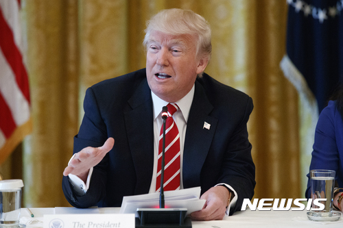 【워싱턴=AP/뉴시스】도널드 트럼프 미국 대통령이 22일(현지시간) 워싱턴 백악관에서 기술 부문 미국 리더십을 주제로 한 회의에 참석해 발언하고 있다. 2017.06.23