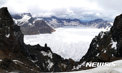 "백두산 화산 분화 우려···예측 연구 필요" 국제공동연구 시작