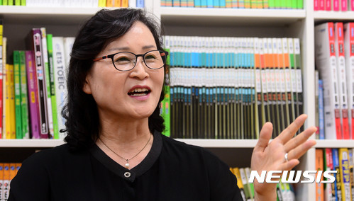 【서울=뉴시스】추상철 기자 = 박진숙 비전교실 지역아동센터장이 23일 오후 서울 관악구 비전교실 지역아동센터에서 뉴시스와 인터뷰를 하고 있다. 2017.06.25.scchoo@newsis.com