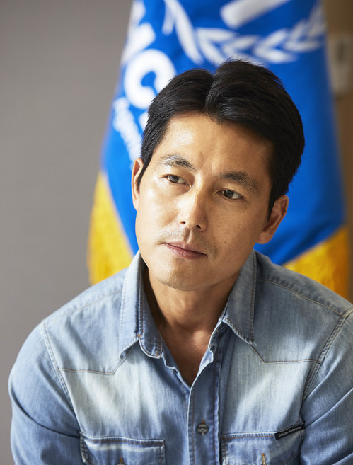 【서울=뉴시스】추상철 기자 =유엔난민기구 친선대사 배우 정우성이 24일 서울 중구 유엔난민기구(UNHCR) 한국대표부 사무실에서 인터뷰를 하고 있다. 정우성은 인터뷰를 통해 "한국사회가 난민 문제에 대해 더 깊은 관심을 가질 것"을 촉구했다. 2017.06.24. (사진 = 유엔난민기구 제공) photo@newsis.com