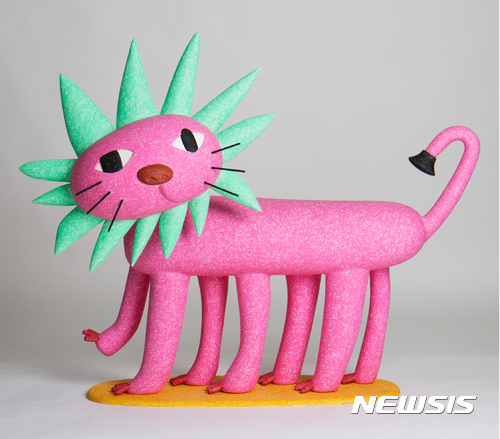 【서울=뉴시스】조형아트서울 2017에 출품하는 이상수 작가의 다리가 일곱개인 사자