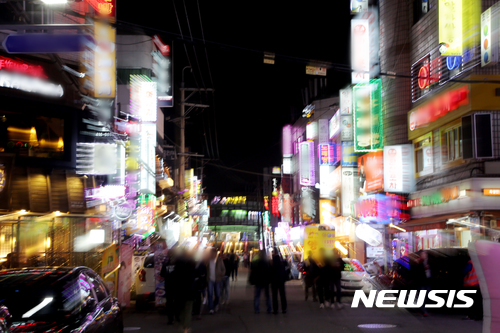 [서울=뉴시스] 환경부는 11일 제3차 빛공해방지종합계획을 발표했다. (사진=뉴시스 DB) 2024.01.11. photo@newsis.com