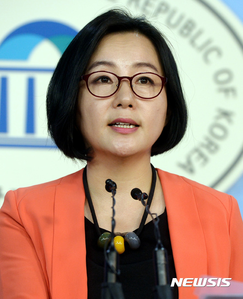 【서울=뉴시스】이영환 기자 = 제윤경 더불어민주당 원내대변인. 2017.06.25. 20hwan@newsis.com