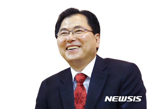 【완도=뉴시스】 신우철 전남 완도군수 당선자. (사진=뉴시스 DB)