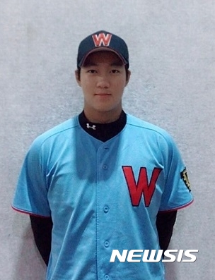 【서울=뉴시스】 프로야구 2018년 신인 1차 지명에서 넥센 히어로즈의 선택을 받은 휘문고 우완 투수 안우진. 2017.06.26. (사진=넥센 제공) 