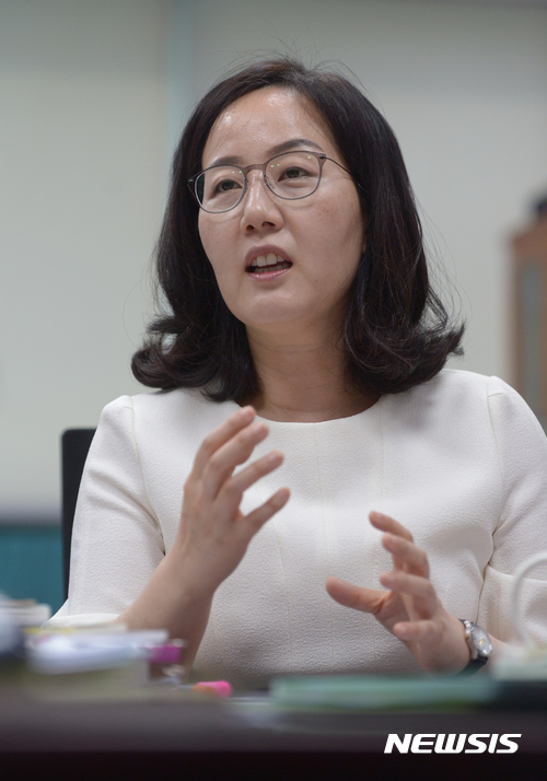 【서울=뉴시스】조수정 기자 = 김현아 자유한국당 의원이 서울 여의도 국회에서 뉴시스와 인터뷰 하고 있다.&nbsp;&nbsp; chocrystal@newsis.com
