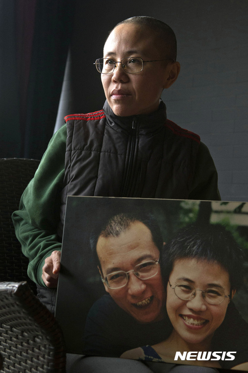 지난 7월 타계한 중국 민주화 운동의 상징인 노벨평화상 수상자 류샤오보의 부인 류샤 