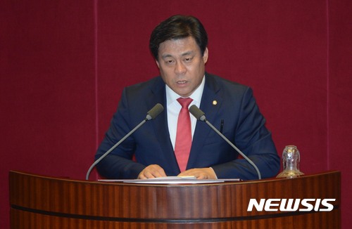 【서울=뉴시스】홍효식 기자 = 자유한국당 김선동 원내수석부대표. 2017.06.27. yesphoto@newsis.com