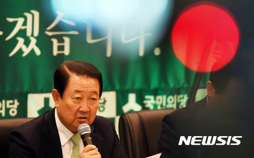 【수원=뉴시스】이정선 기자 = 박주선 국민의당 비상대책위원장이 28일 오전 경기 수원 국민의당 경기도당에서 열린 제12차 비상대책위원 회의에서 모두발언을 하고 있다. 2017.06.28. ppljs@newsis.com