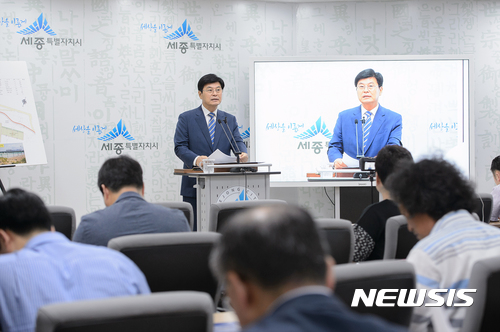 【세종=뉴시스】노왕섭 기자 = 이춘희 세종시장은 29일 정례브리핑에서 "시는 인구가 급격히 증가하고 스포츠 활동을 즐기는 젊은 계층이 대거 유입되면서 스포츠시설에 대한 요구가 날로 커지고 있다"며 "이러한 요구에 부응하여 금강변 한두리대교 주변 친수공간과 부강면 금강 폐천부지를 활용하여 대규모 야외체육시설을 조성하게 되었다"고 밝혔다.2017.06.29. (사진=세종시청 제공) <a href="mailto:photo@newsis.com">photo@newsis.com</a>