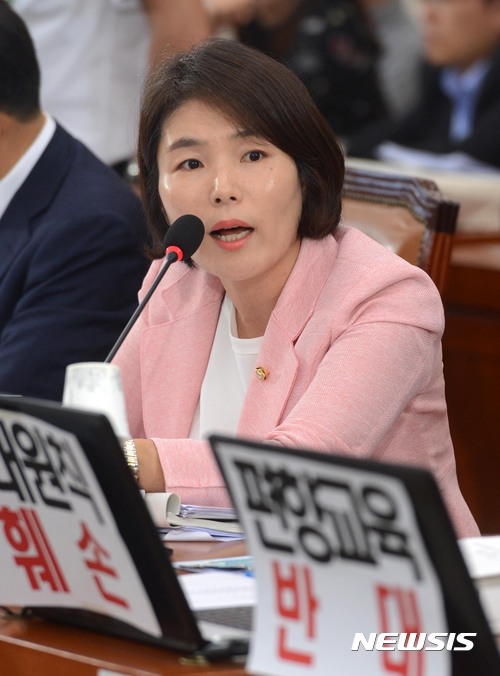 【서울=뉴시스】홍효식 기자 = 자유한국당 전희경 대변인. 2017.06.29. yesphoto@newsis.com