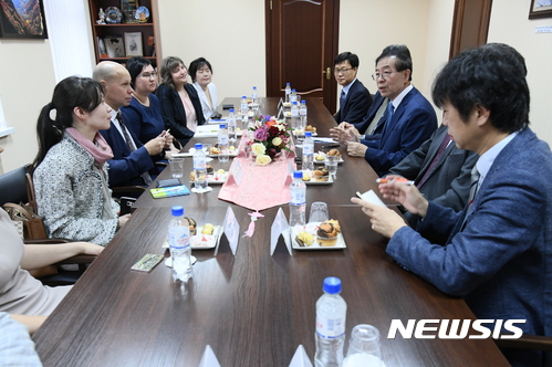 【상트페테르부르크=뉴시스】박대로 기자 = 박원순 서울시장은 지난달 30일 오후(현지시간) 러시아 상트페테르부르크에서 한국학 교수 등과 만나 의견을 교환했다. (사진= 서울시 제공) <a href="mailto:photo@newsis.com">photo@newsis.com</a>