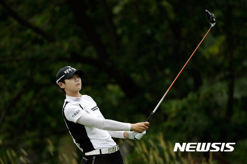 【서울=뉴시스】 미국여자프로골프(LPGA) 투어 '마라톤 클래식' 첫날 공동 2위에 오른 박성현. (뉴시스DB)