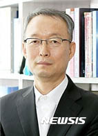 【서울=뉴시스】문재인 대통령은 3일 오후 산업통상자원부 장관에 백운규 한양대학교 에너지공학과 교수 겸 제3공과대학 학장을 내정했다. 2017.07.03. (사진=청와대 제공)photo@newsis.com