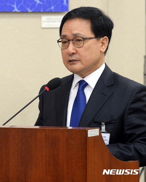 【서울=뉴시스】박영태 기자 = 4일 오전 서울 영등포구 여의도 국회 미방위 회의실에서 진행된 국무위원후보자(미래창조과학부장관 유영민) 인사청문회에서 유영민 후보자가 모두발언을 하고 있다. 2017.07.04.since1999@newsis.com