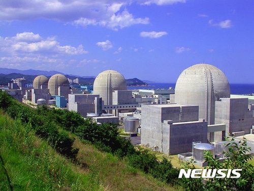 【울진=뉴시스】배소영 기자 = 한국수력원자력 한울원자력본부(한울원전)은 3일 오후 7시25분께 경북 울진군 북면의 원자로 6호기가 자동 정지됐다고 밝혔다. 사진은 한울원전 전경. 2018.06.03. (사진=한울원자력본부 제공)<a href="mailto:photo@newsis.com">photo@newsis.com</a>