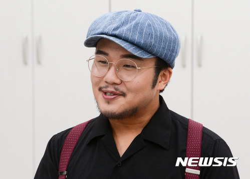 【서울=뉴시스】김선웅 기자 = 음악축제 '여우락 페스티벌'에 출연하는 국악인 유태평양이 6일 서울 중구 국립극장에서 뉴시스와 인터뷰를 하고 있다. 2017.07.09.&nbsp; mangusta@newsis.com