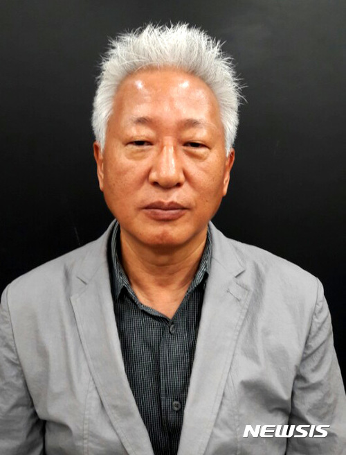 【서울=뉴시스】자유한국당 홍준표 대표는 10일 최고위원회의를 통해 자신의 '혁신'을 시행할 혁신위원장으로 뉴라이트 계열 류석춘 연세대 사회학과 교수를 임명했다. 사진은 자유한국당 류석춘 혁신위원장. 2017.07.10. (사진=류석춘 위원장 측 제공)&nbsp; photo@newsis.com 