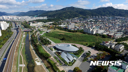 【김해=뉴시스】가야 왕릉이밀집한 경남 김해시 대성동 고분군. 문재인 대통령이 가야사 복원사업을 지시한 이후 영호남 지자체들이 추진방향과 극복과제를 설정하고 있다.