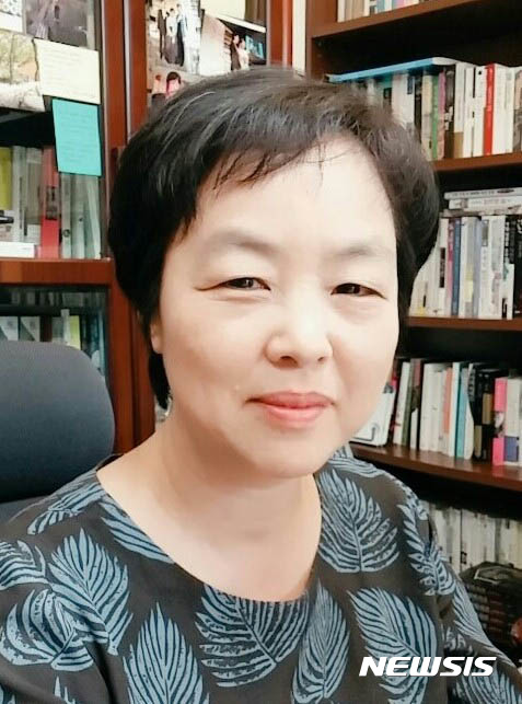 【서울=뉴시스】문재인 대통령은 12일 오전 통계청장에 황수경 한국개발연구원 산업서비스경제연구부 선임연구위원을 임명했다. 2017.07.12. (사진=청와대 제공)photo@newsis.com