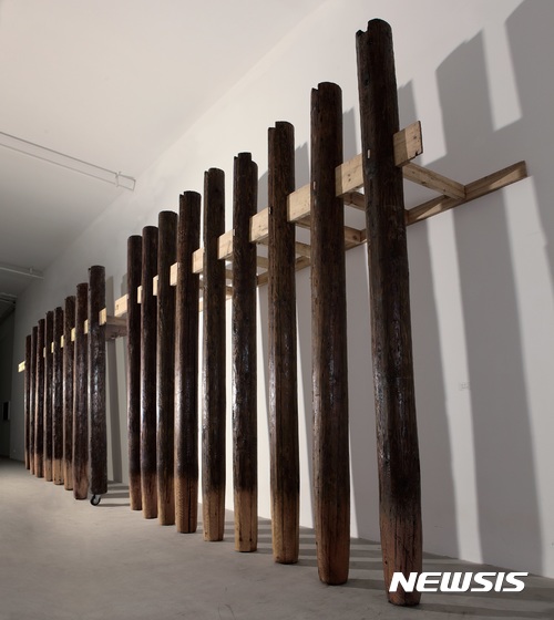 【서울=뉴시스】반추 Re-present, 2010, 나무, 철