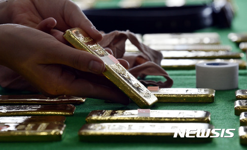 日경찰, 5억원대 금괴밀수 20대 한국인 공항서 체포