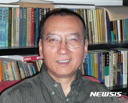 【베이징=AP/뉴시스】중국의 반체제 인사 류샤오보(劉曉波)가 13일 오후 간암 말기로 투병 중 복합장기부전 증세로 사망했다. 향년 61세. 2017.07.13&nbsp; photo@newsis.com 