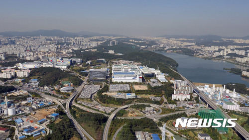 한은 "반도체 호황, 내년 상반기까지…꺾일 때 대비해야"