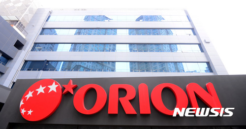 경찰 "이화경 오리온 부회장, 초호화 별장에 회삿돈 200억"