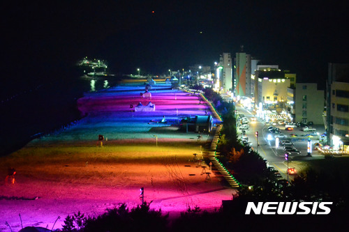 【삼척=뉴시스】 강원 삼척해수욕장 야간경관조명 (뉴시스 DB)