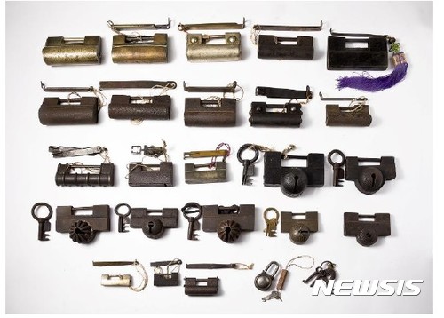 【서울=뉴시스】자물쇠 23점 일괄, Mixed media, 15×8.5(h)cm, 추정가 150만~300만원