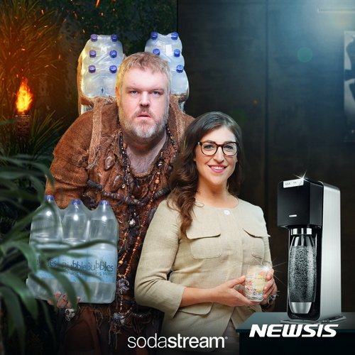 '빅뱅이론'의 마임 비아릭, '소다스트림’의 친환경 캠페인 ‘호모슐렙피언스’ 참여