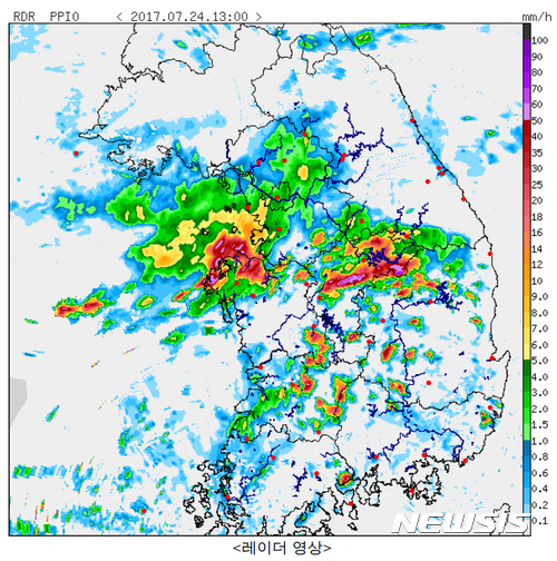【청주=뉴시스】인진연 기자 = 충북 청주기상지청은 24일 오후 1시 10분을 기해 제천과 단양, 음성, 충주, 괴산지역에 호우주의보를 발효했다고 밝혔다. 사진은 기상레이더 모습. 2017.07.24 (사진=청주기상지청 제공) photo@newsis.com