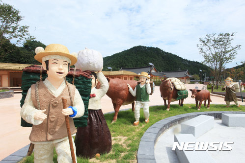 【울진=뉴시스】강진구 기자 = 경북 울진군(군수 임광원)은 오는 28일부터 북면 ‘십이령 보부상 주막촌’을 본격 운영한다고 24일 밝혔다.사진은 십이령 보부상 주막촌 전경.2017.07.24.(사진=울진군 제공)  photo@newsis.com