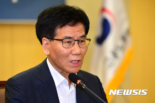 정부 "근로시간 단축기업에 인건비 지원 등 검토"