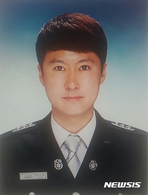 【보은=뉴시스】이성기 기자 = 충북 보은소방서 구병산119안전센터에 근무하는 성주현(36) 소방장. 성 소방장은 지난 26일 대한적십자사 헌혈 유공자로 선정돼 충북도지사 표창을 받았다.2017.07.27(사진=보은소방서 제공)&nbsp;&nbsp; sklee@newsis.com&nbsp;&nbsp;&nbsp; 