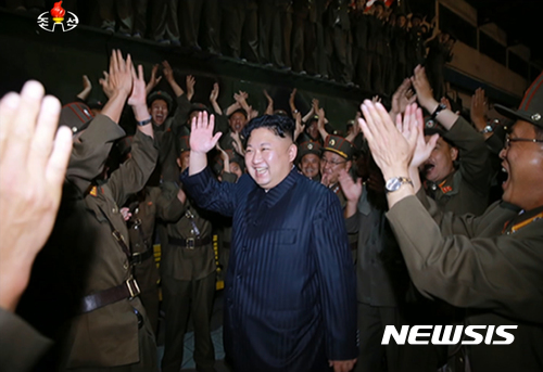 【서울=뉴시스】북한 조선중앙TV는 김정은 노동당 위원장의 지도 아래 대륙간 탄도미사일급 '화성-14'형 미사일의 2차 시험 발사가 성공적으로 진행됐다고 29일 보도했다. 2017.07.29.(사진=조선중앙TV 캡쳐) photo@newsis.com