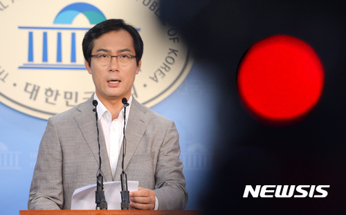 【서울=뉴시스】배훈식 기자 = 김영우 국회 국방위원장. 2017.07.30. dahora83@newsis.com