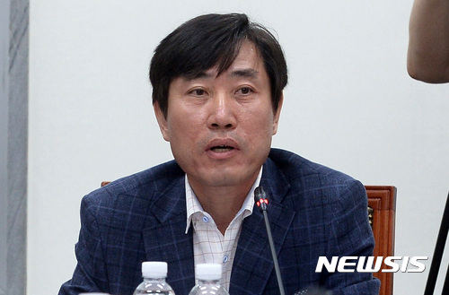 【서울=뉴시스】이영환 기자 = 하태경 국회 환경노동위원회 고용노동소위원회 위원장이 31일 오전 서울 여의도 국회 환경노동위원회 소회의실에서 열린 고용노동소위원회 회의에 참석해 발언하고 있다. 2017.07.31.&nbsp; 20hwan@newsis.com