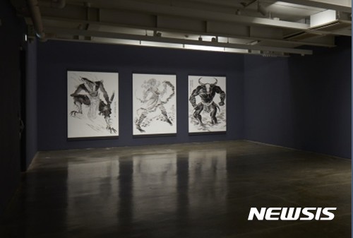 【서울=뉴시스】 박현주 기자=서울 청담동 송은 아트스페이스에서 제15회 대상 수상 작가 손동현의 신작 개인전이 열리고 있다.