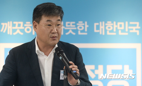 【서울=뉴시스】이영환 기자 = 정문헌 전 바른정당 사무총장. 2017.08.02. 20hwan@newsis.com