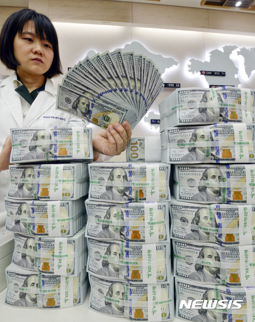 원·달러 환율 출발, 1100원선 '붕괴'…이틀째 연저점 또 경신