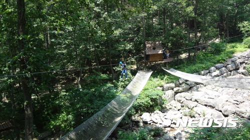 【장성=뉴시스】 = 사진은 국립방장산자연휴양림. 이색 산림레포츠인 '에코어드벤처 체험프로그램' 등이 운영되고 있다. 2018.09.19 (사진=뉴시스DB) photo@newsis.com