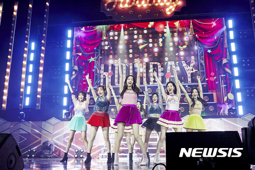 【서울=뉴시스】 소녀시대, 데뷔 10주년 팬미팅. 2017.08.06. (사진 = SM 제공) photo@newsis.com 