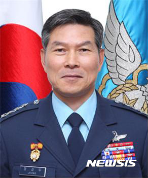 【서울=뉴시스】 청와대는 30일 정경두 합동참모본부 의장(공군 대장)을 신임 국방부 장관 후보자로 지명했다.&nbsp; (사진=뉴시스DB) photo@newsis.com