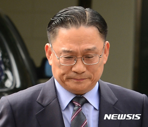 【서울=뉴시스】권현구 기자 = 공관병 갑질 의혹을 받고 있는 박찬주 육군 제2작전사령관(대장)이 8일 오전 서울 용산구 국방부 검찰단에 피의자 신분으로 출석하고 있다. 2017.08.08. stoweon@newsis.com