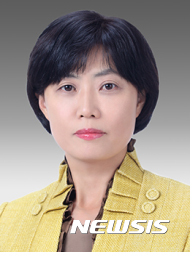 【서울=뉴시스】전진환 기자 = 청와대는 8일 헌법재판관 후보자로 이유정(사법연수원 23기) 변호사를 내정했다. 2017.08.08. (사진=청와대 제공) photo@newsis.com