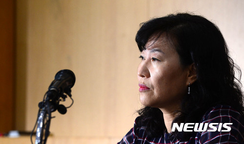 【서울=뉴시스】박주성 기자 = 박기영 신임 과학기술혁신본부장이 10일 오후 서울 강남구 역삼동 한국과학기술단체총연합회 제4소회의실에서 열린 과학기술계 원로 및 기관장과의 정책간담회에 참석해 생각에 잠겨 있다. 2017.08.10. park7691@newsis.com